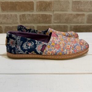 TOMS Women’s Liberty London Collaboration Floral Print Slip-on Alpargatas Sz 6